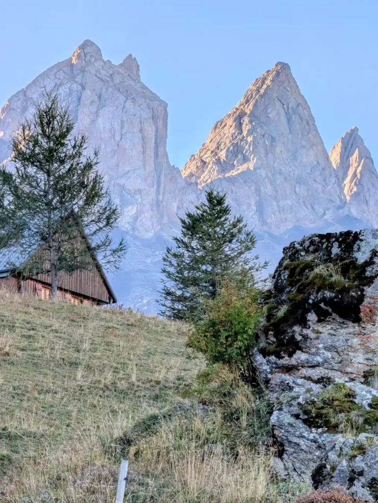 Les aiguilles d'Arves, versant ouest depuis le Chalmieu (commune d'Albiez-Montrond)